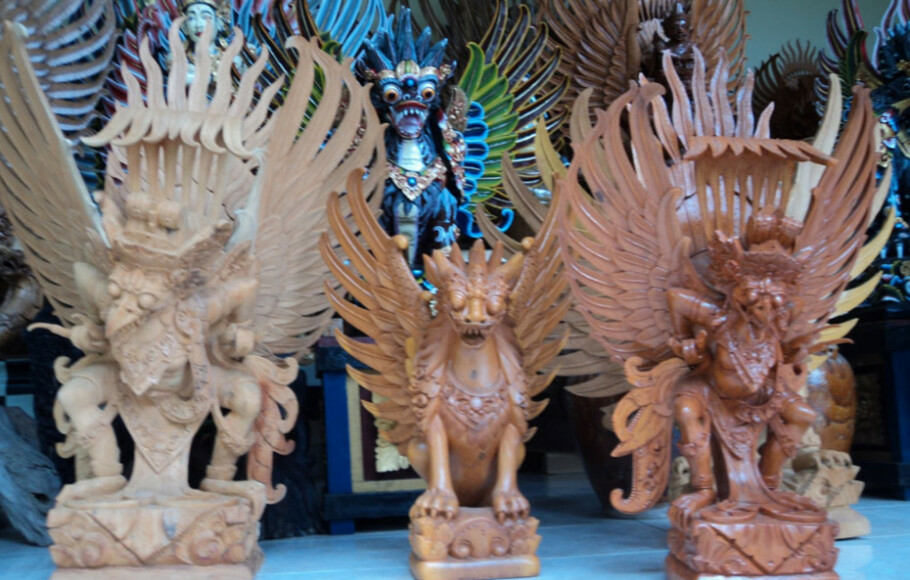 bali-wood-statue-craft